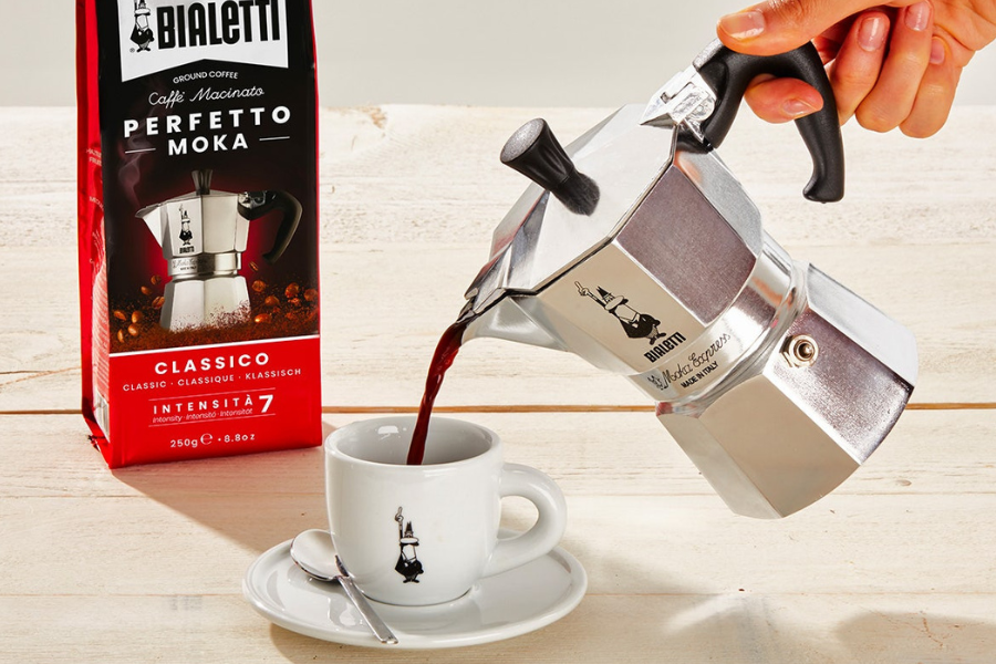 <center>Cafetire en inox,  piston et pots  lait</center>