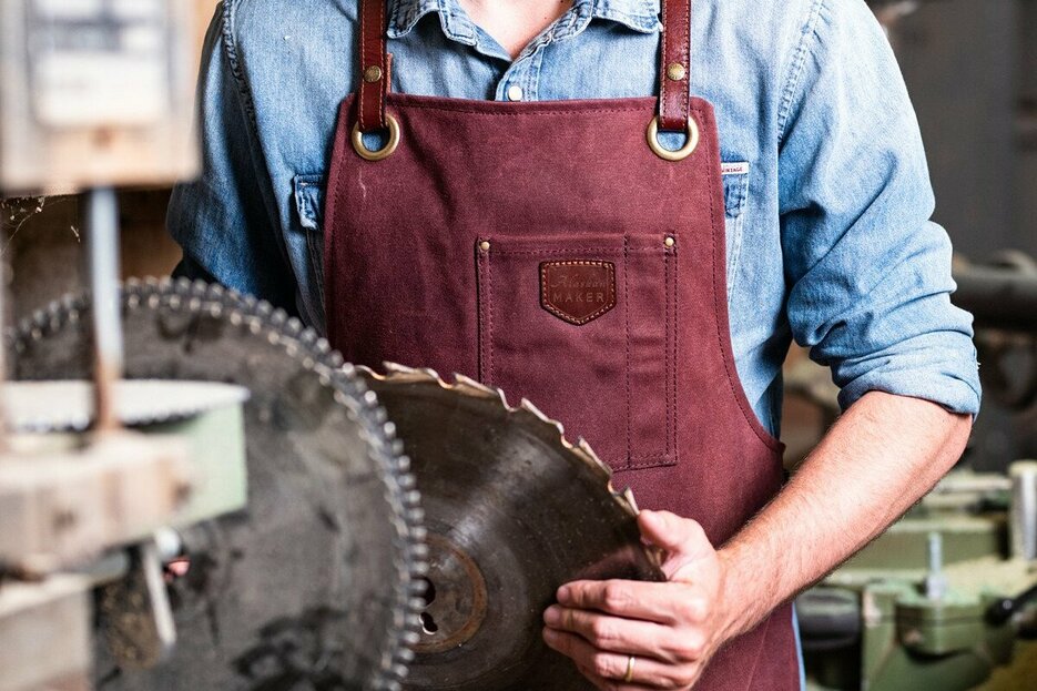 Tablier n 547 cuir bordeaux