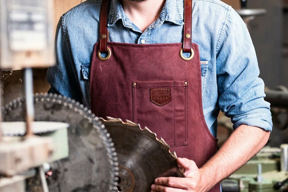 Tablier n 547 cuir bordeaux