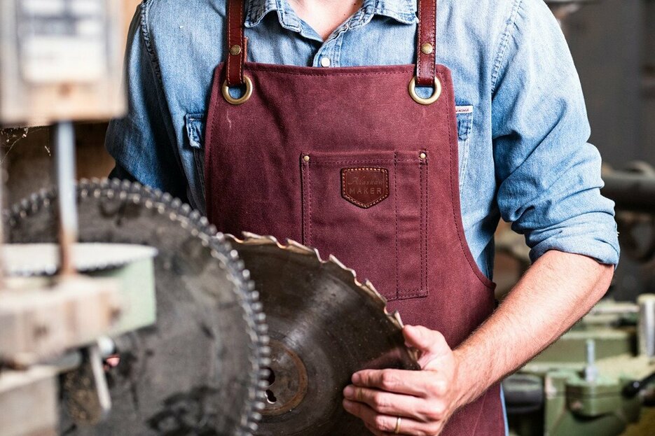 Tablier n 547 cuir bordeaux