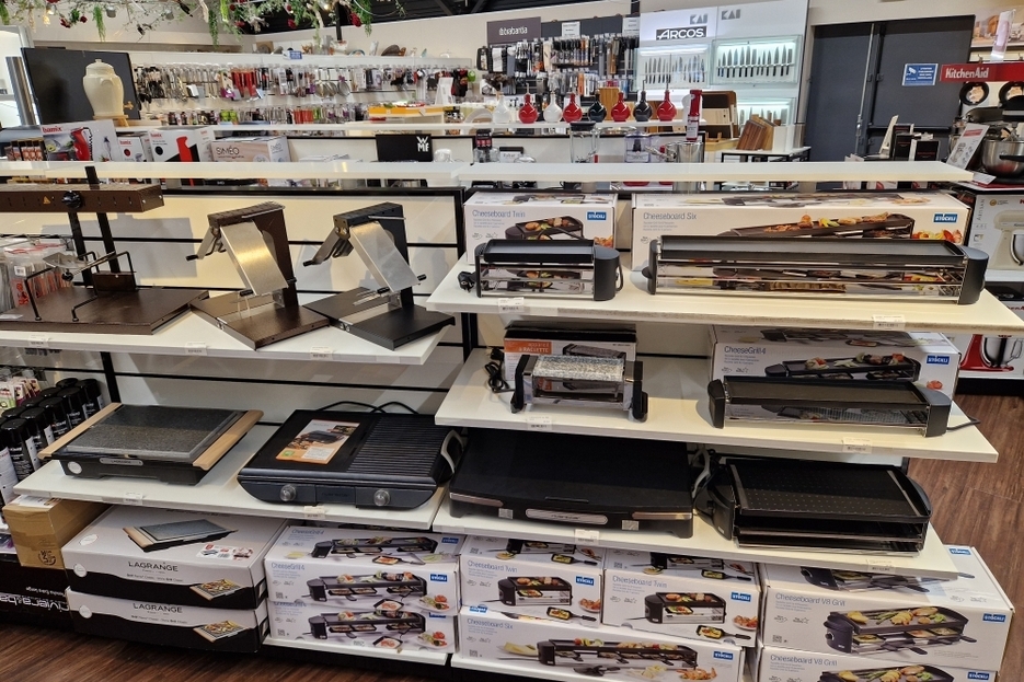 Repas convivial : raclette, placha Stockli, Tellier Gobel, Riviera et Bar