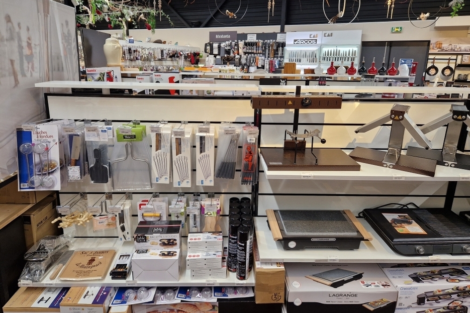 Repas convivial : raclette, placha Stockli,Tellier Gobel, Riviera et Bar