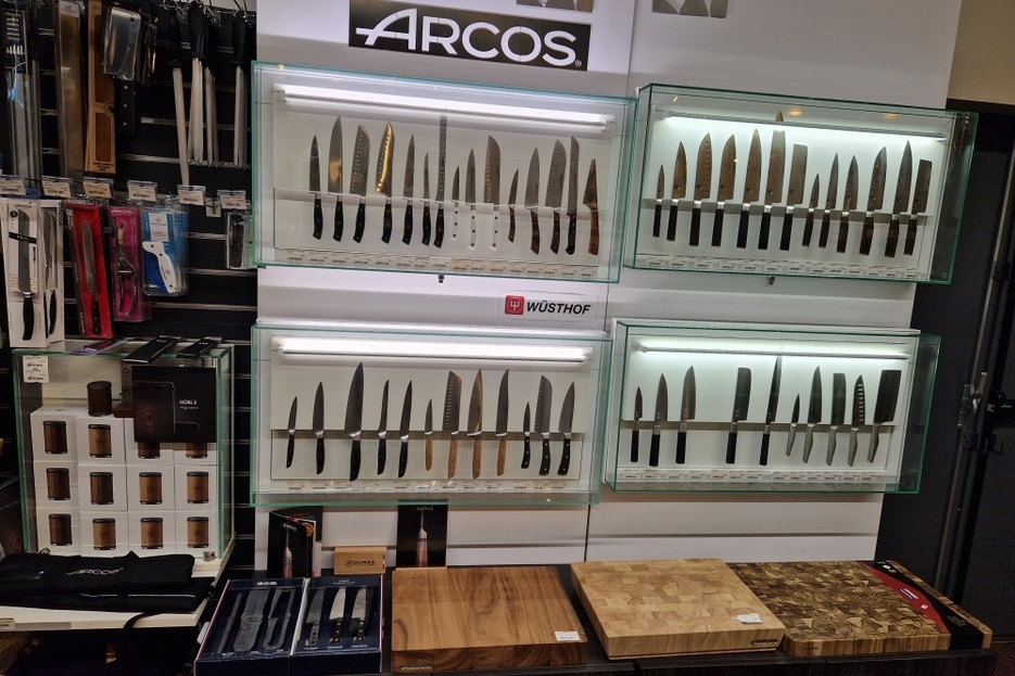 Dcoupe : Couteaux Arcos, Sabatier et couteaux japonais Kai